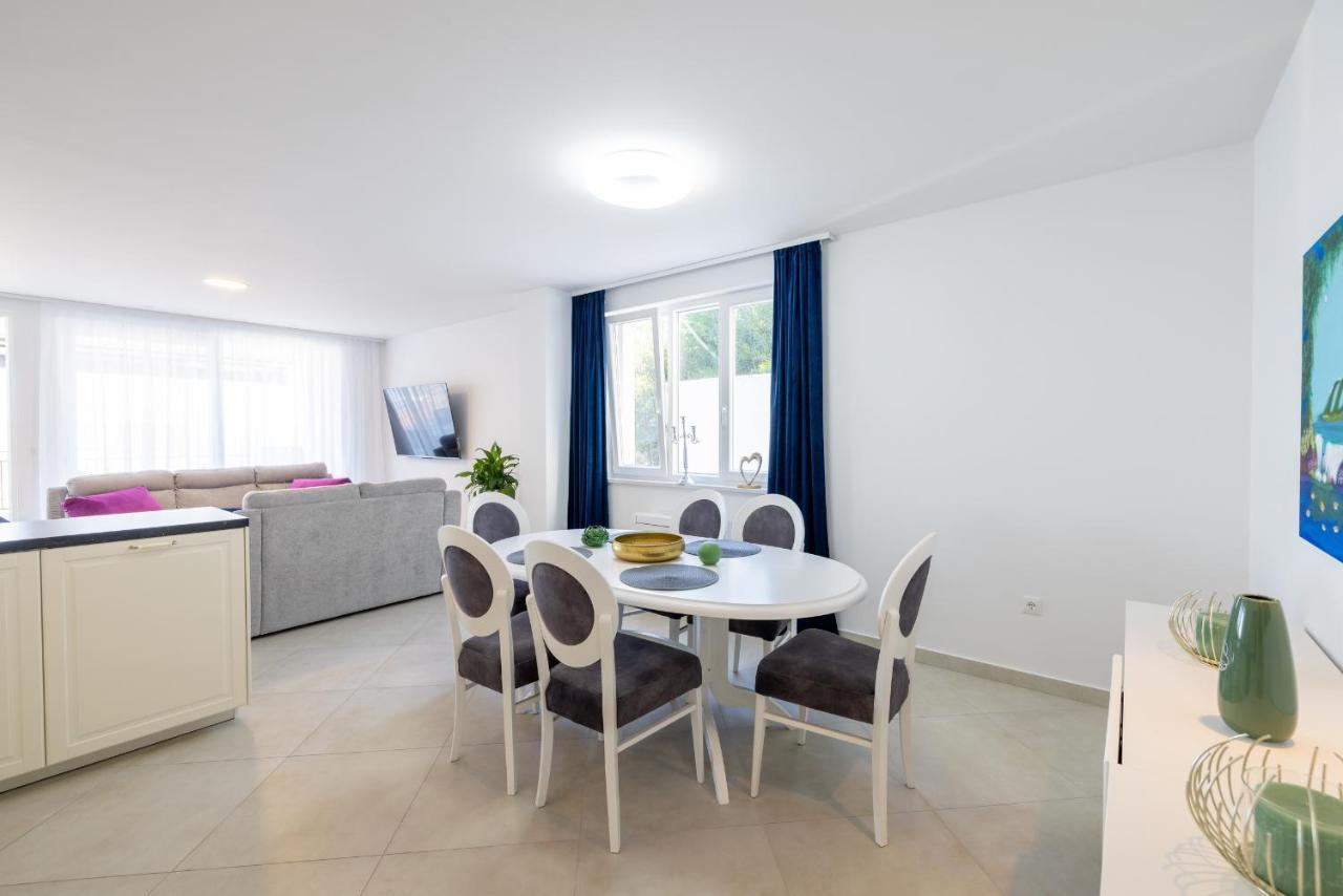 Villa Smaragd - Lapis - Luxury Apartment With Shared Pool Makarska Luaran gambar