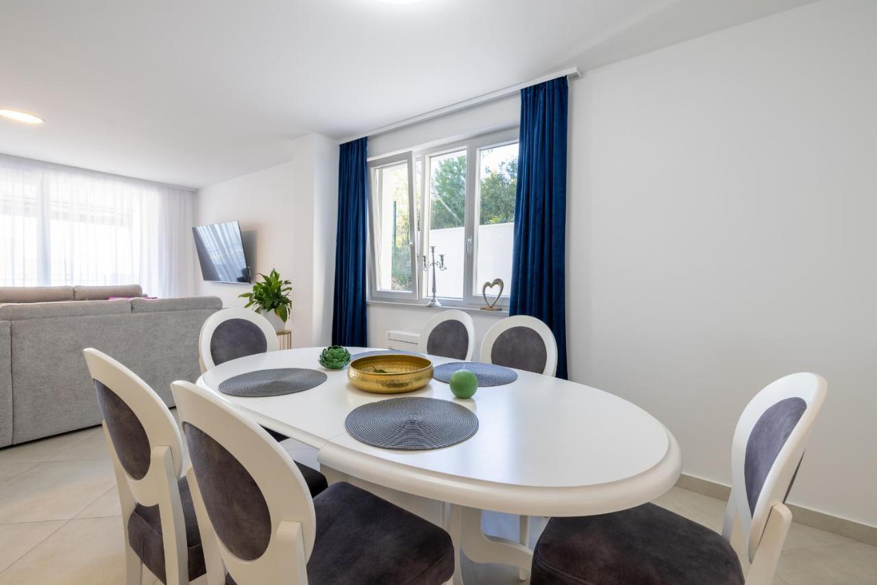 Villa Smaragd - Lapis - Luxury Apartment With Shared Pool Makarska Luaran gambar