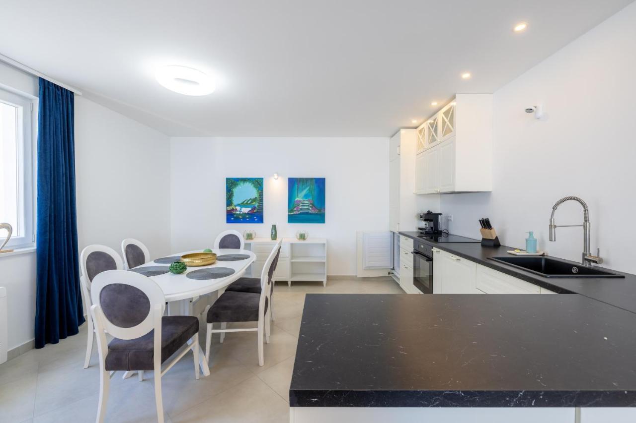 Villa Smaragd - Lapis - Luxury Apartment With Shared Pool Makarska Luaran gambar