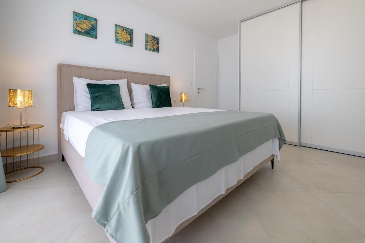 Villa Smaragd - Lapis - Luxury Apartment With Shared Pool Makarska Luaran gambar