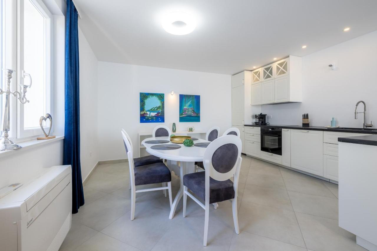 Villa Smaragd - Lapis - Luxury Apartment With Shared Pool Makarska Luaran gambar