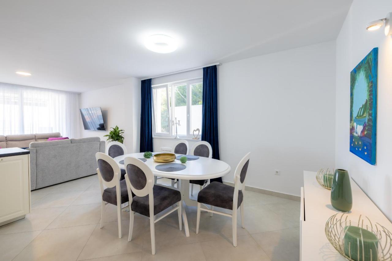 Villa Smaragd - Lapis - Luxury Apartment With Shared Pool Makarska Luaran gambar