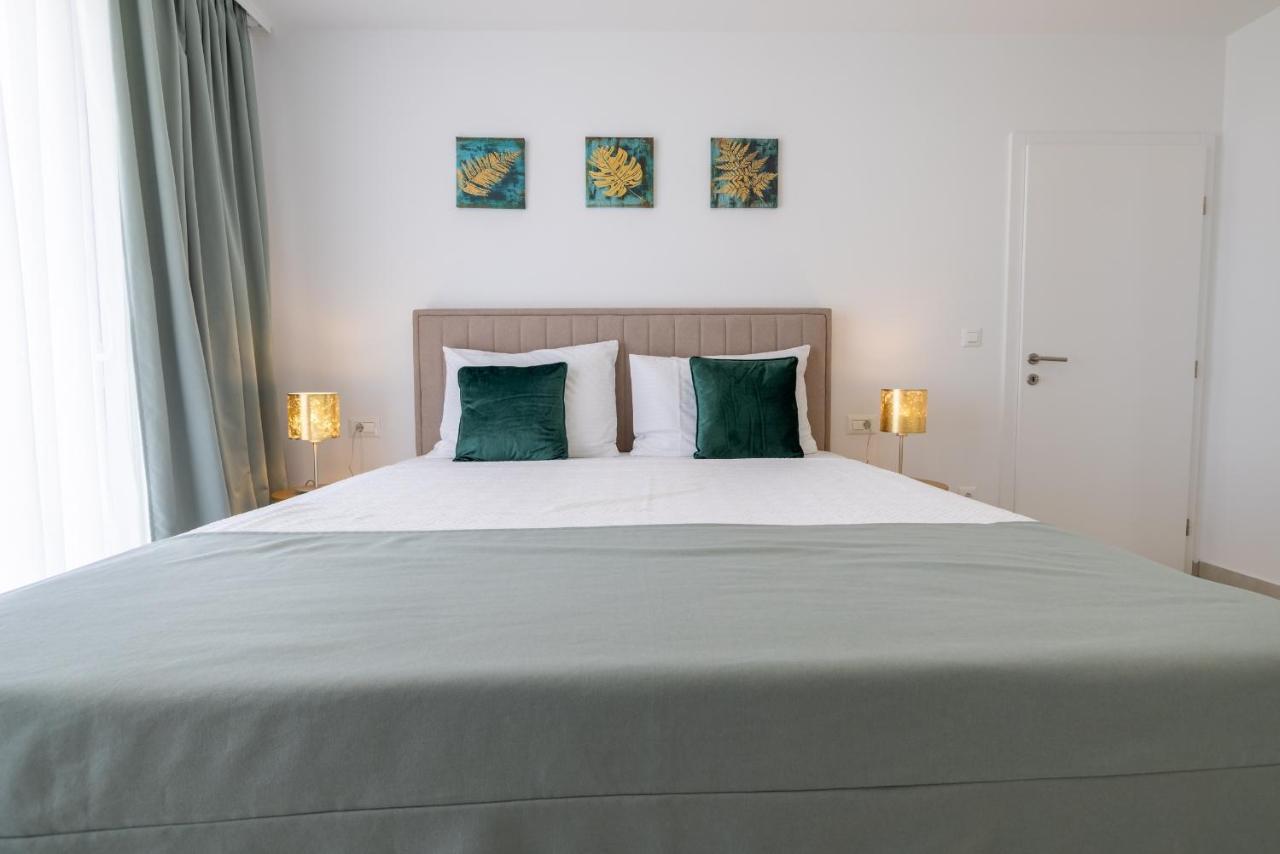Villa Smaragd - Lapis - Luxury Apartment With Shared Pool Makarska Luaran gambar