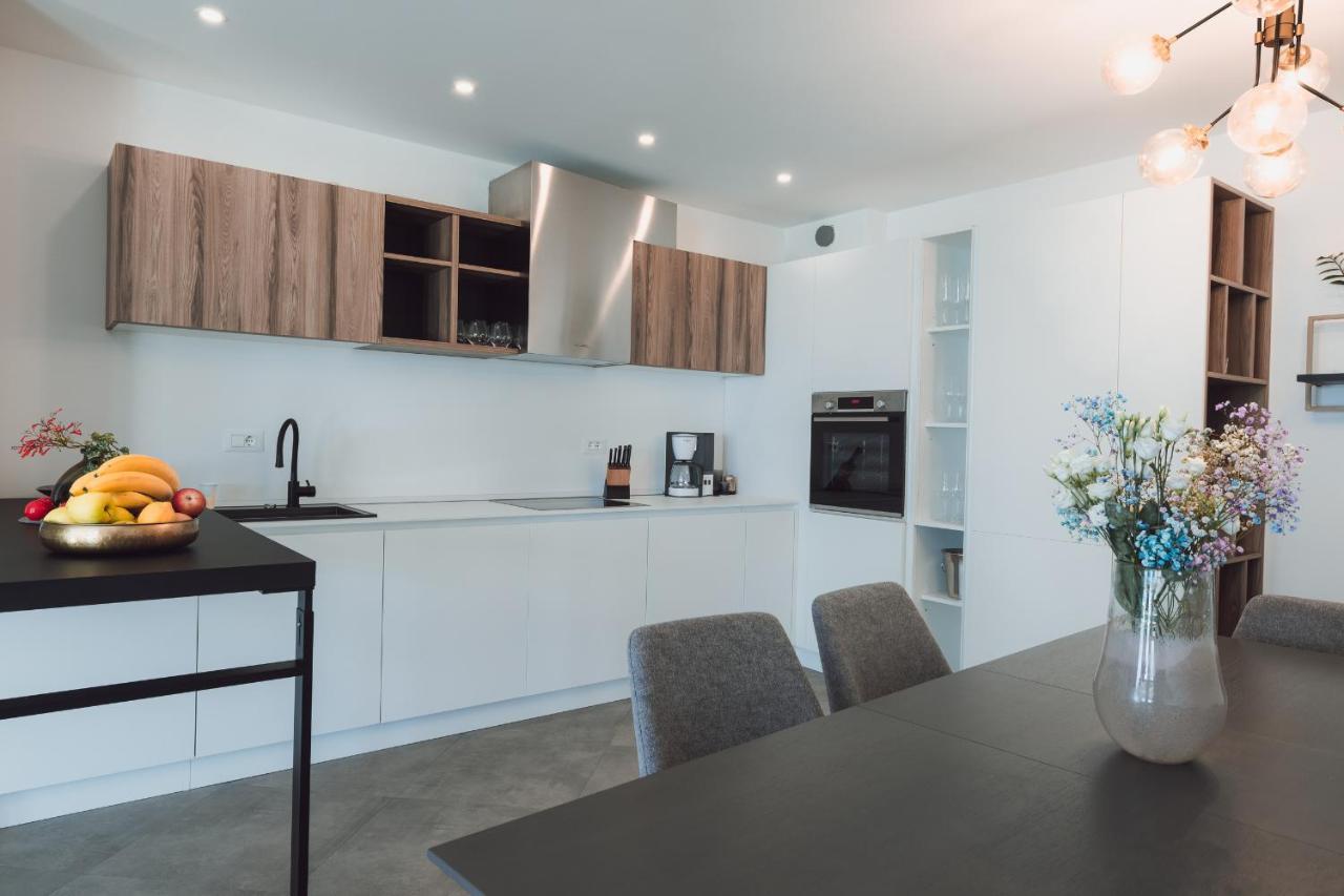 Villa Smaragd - Lapis - Luxury Apartment With Shared Pool Makarska Luaran gambar