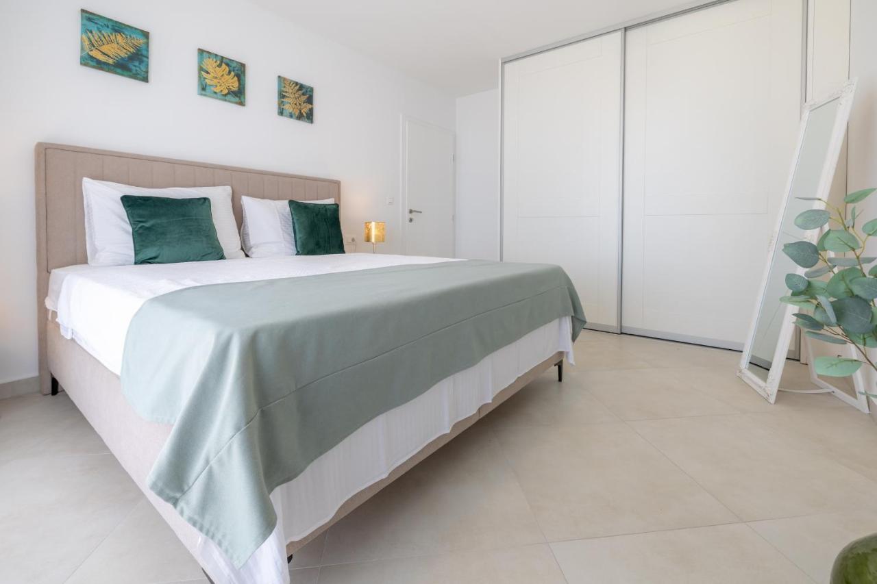 Villa Smaragd - Lapis - Luxury Apartment With Shared Pool Makarska Luaran gambar