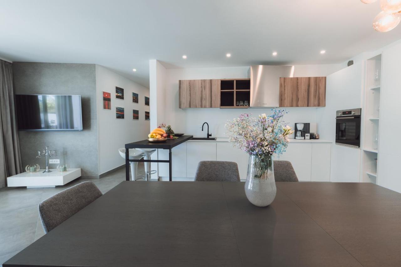 Villa Smaragd - Lapis - Luxury Apartment With Shared Pool Makarska Luaran gambar